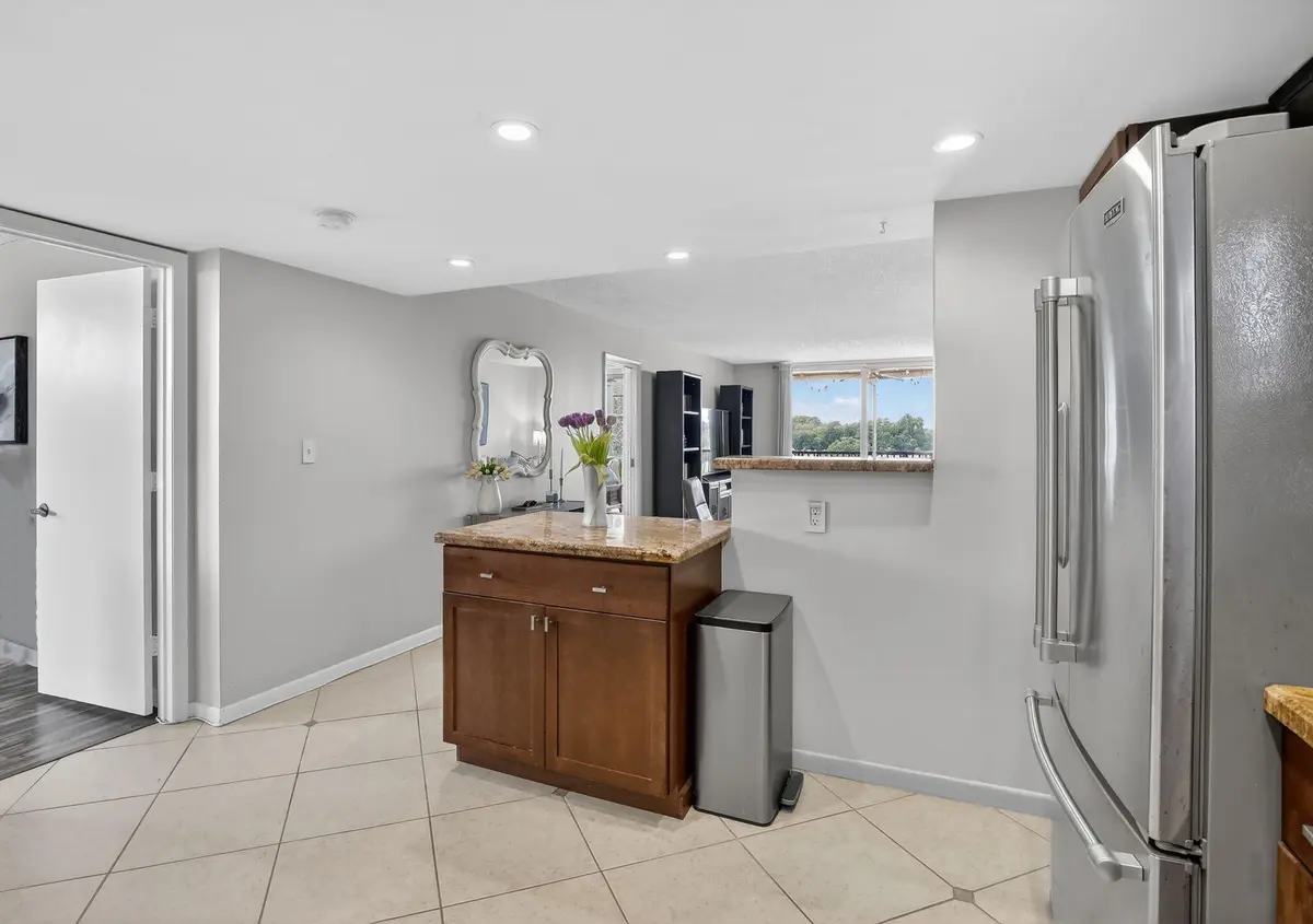 12-web-or-mls-_A7A5370 at 3001 W Rolling Hills Circle 501, Davie