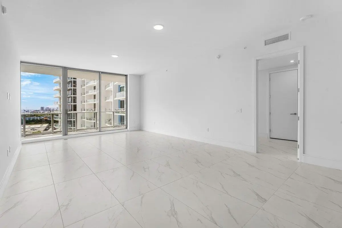 005-220LakeShoreDrive-1415-LakePark-FL-3 at 220 Lake Shore Drive 1415, Lake Park