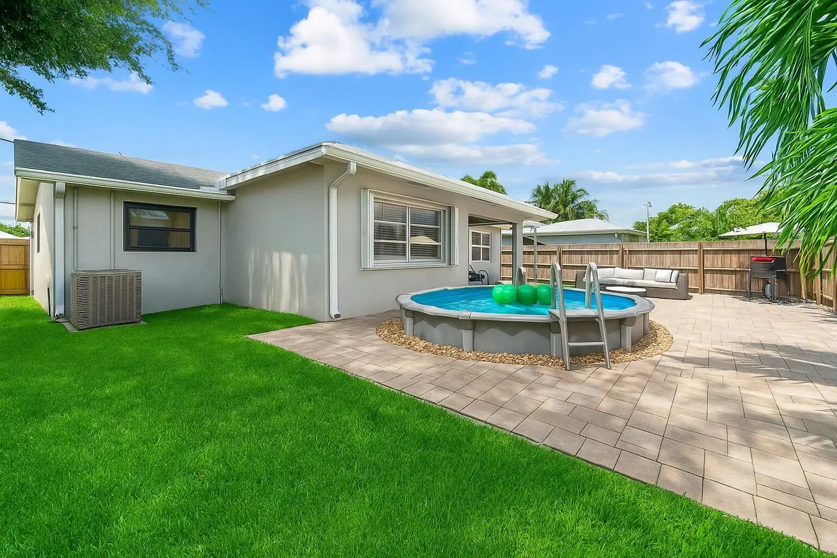 Sunny Suburban Backyard Oasis at 310 Wellesley Drive, Lake Worth Beach