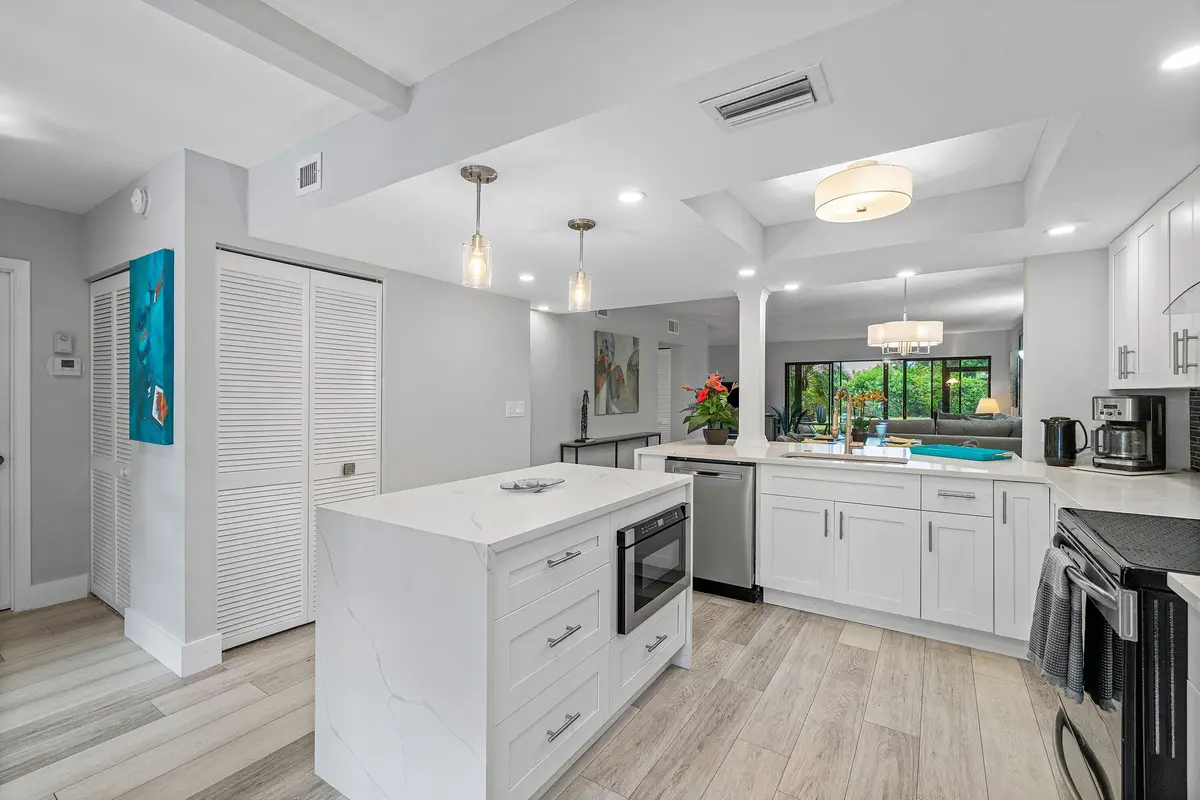 Island w/ Microwave at 5121 Oakhill Lane 411, Delray Beach