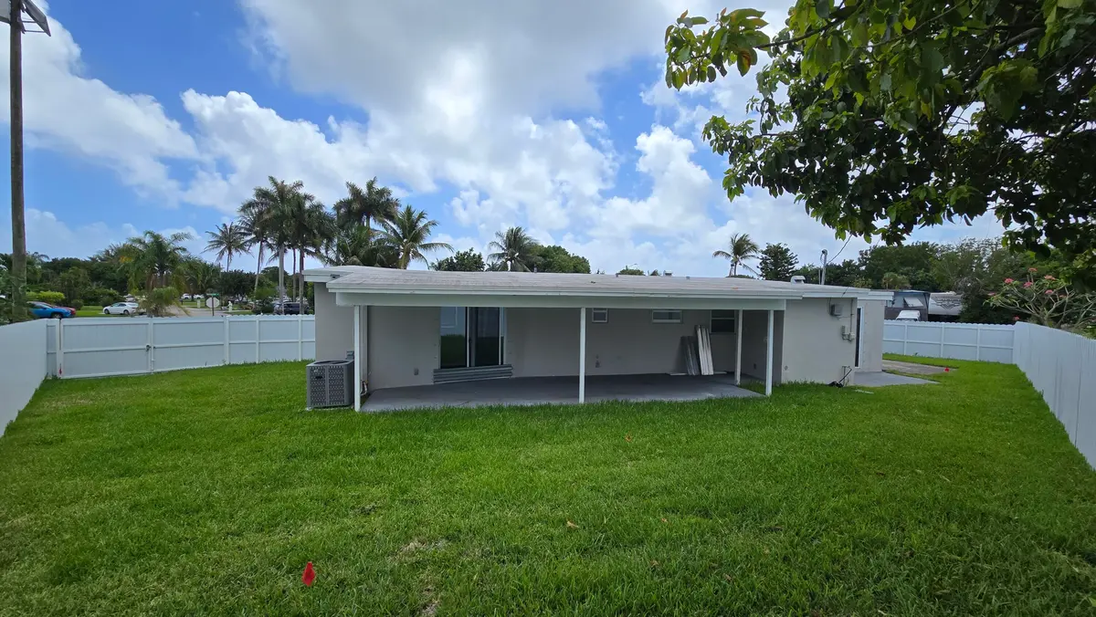 Pic 11 at 591 Seagrape Road, Lantana