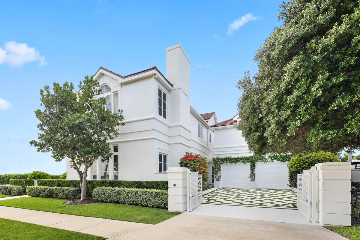 Gated Driveway at 5501 S Flagler Drive, West Palm Beach