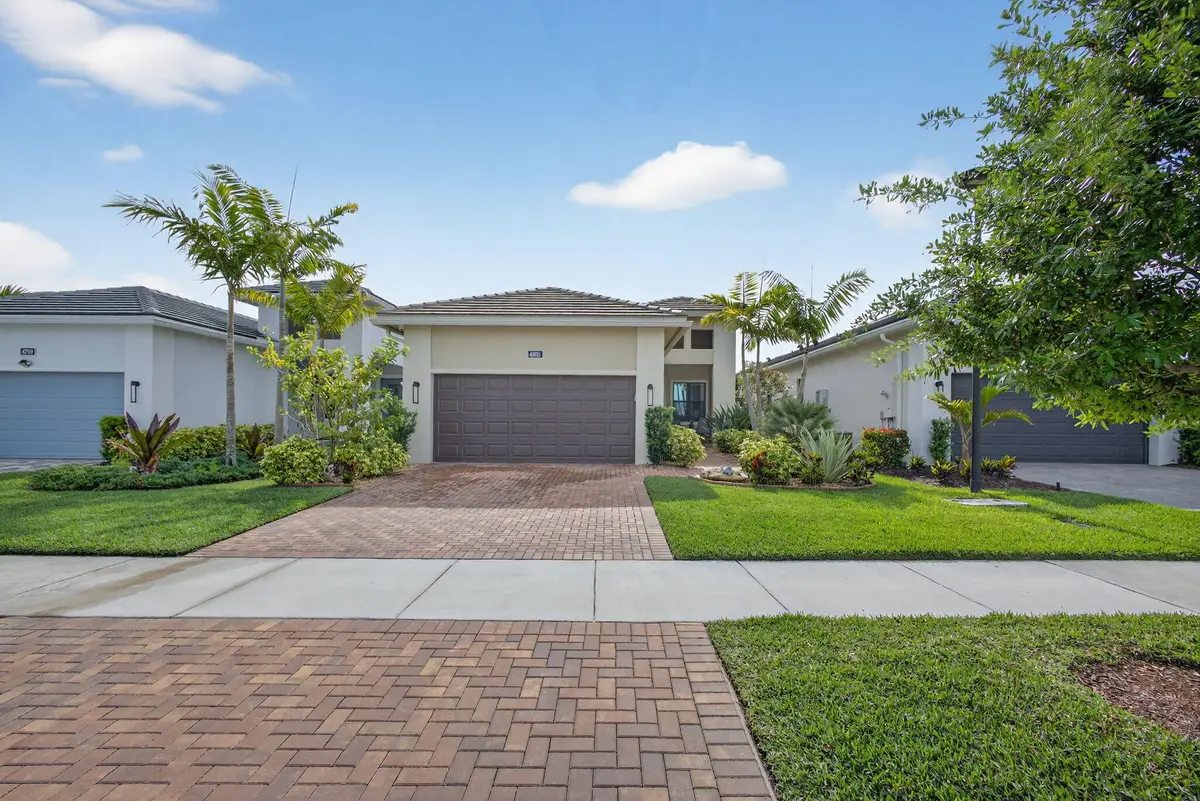 2-web-or-mls-5D1A4452 at 4805 Saint Armands Way, Westlake
