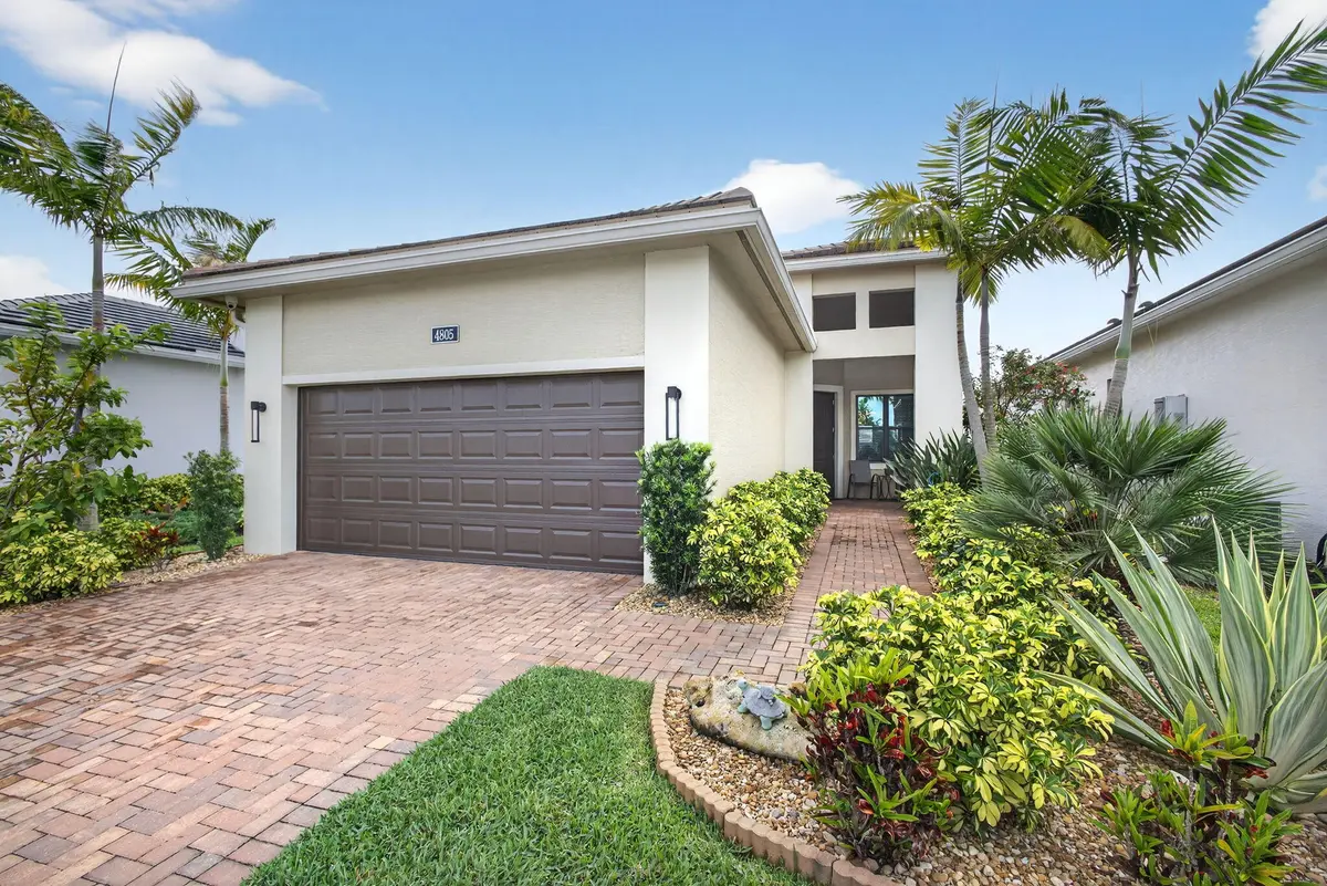 4-web-or-mls-5D1A4463 at 4805 Saint Armands Way, Westlake
