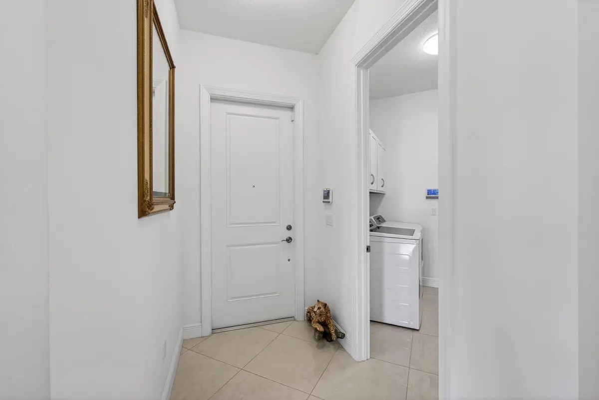 6-web-or-mls-5D1A4552 at 4805 Saint Armands Way, Westlake