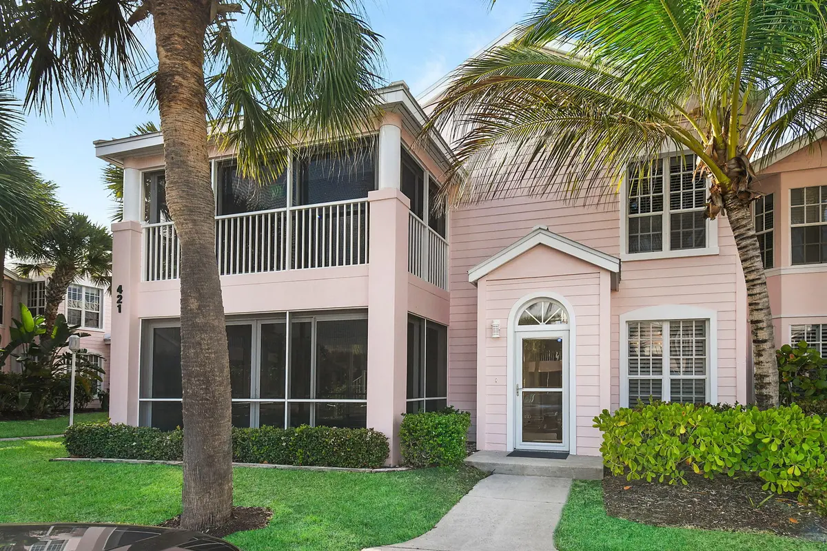 Front at 421 NE Plantation 617, Stuart