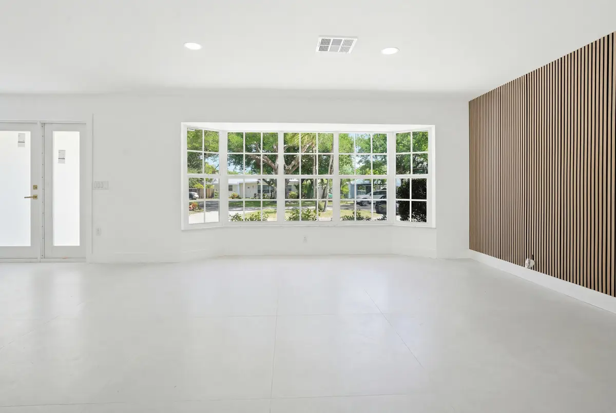 declutereed at 359 Country Club Drive, Tequesta