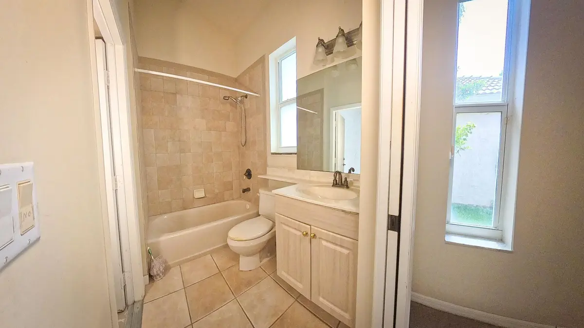 guest suite bathroom at 12415 SE Plandome Drive, Hobe Sound