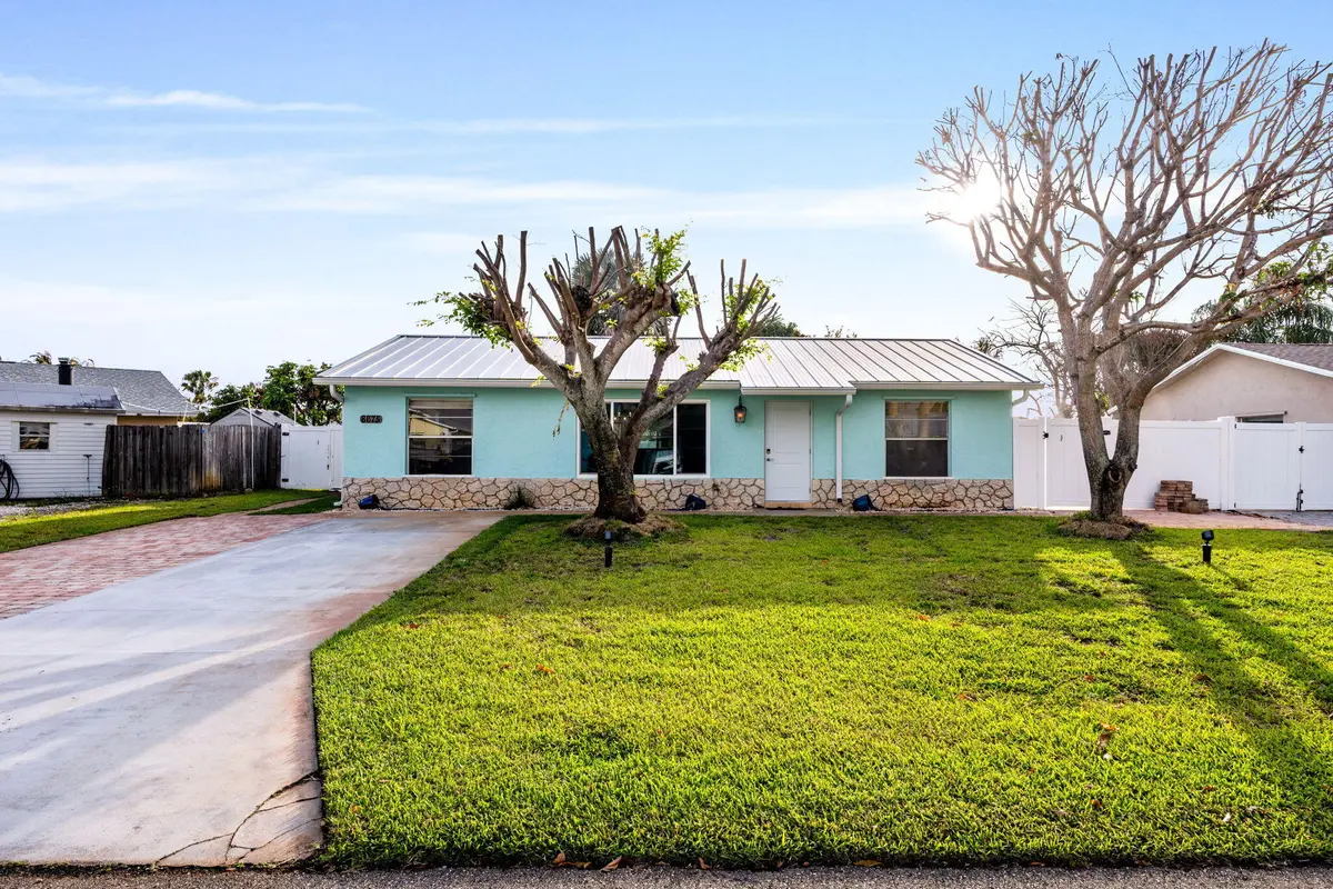 Front Exterior at 8675 SE Keathley, Hobe Sound