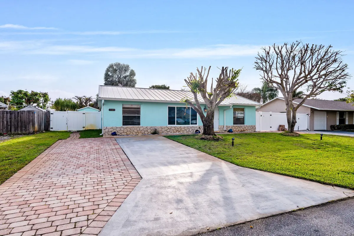 Front Exterior at 8675 SE Keathley, Hobe Sound