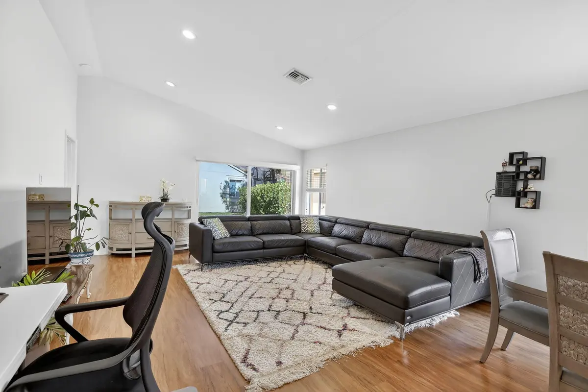 living at 1441 Majesty Terrace, Weston