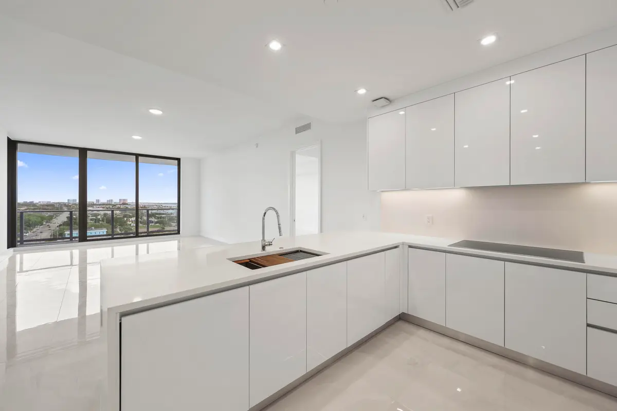220 Lake Shore Drive - 12.jpg-FULL at 220 Lake Shore Drive 1121, Lake Park
