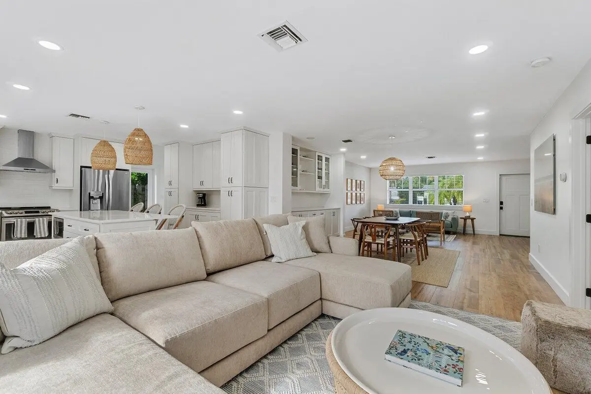 LOUNGE at 300 Lytle Street, West Palm Beach