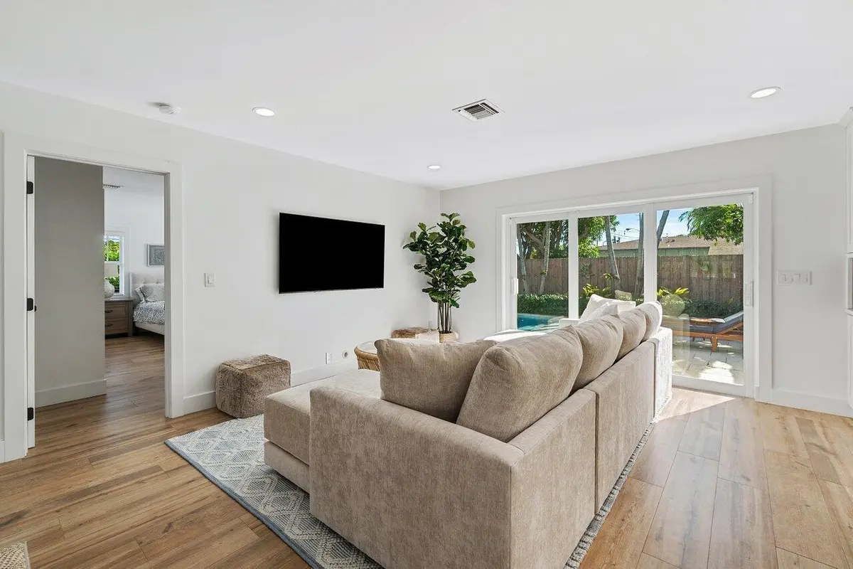 LOUNGE at 300 Lytle Street, West Palm Beach