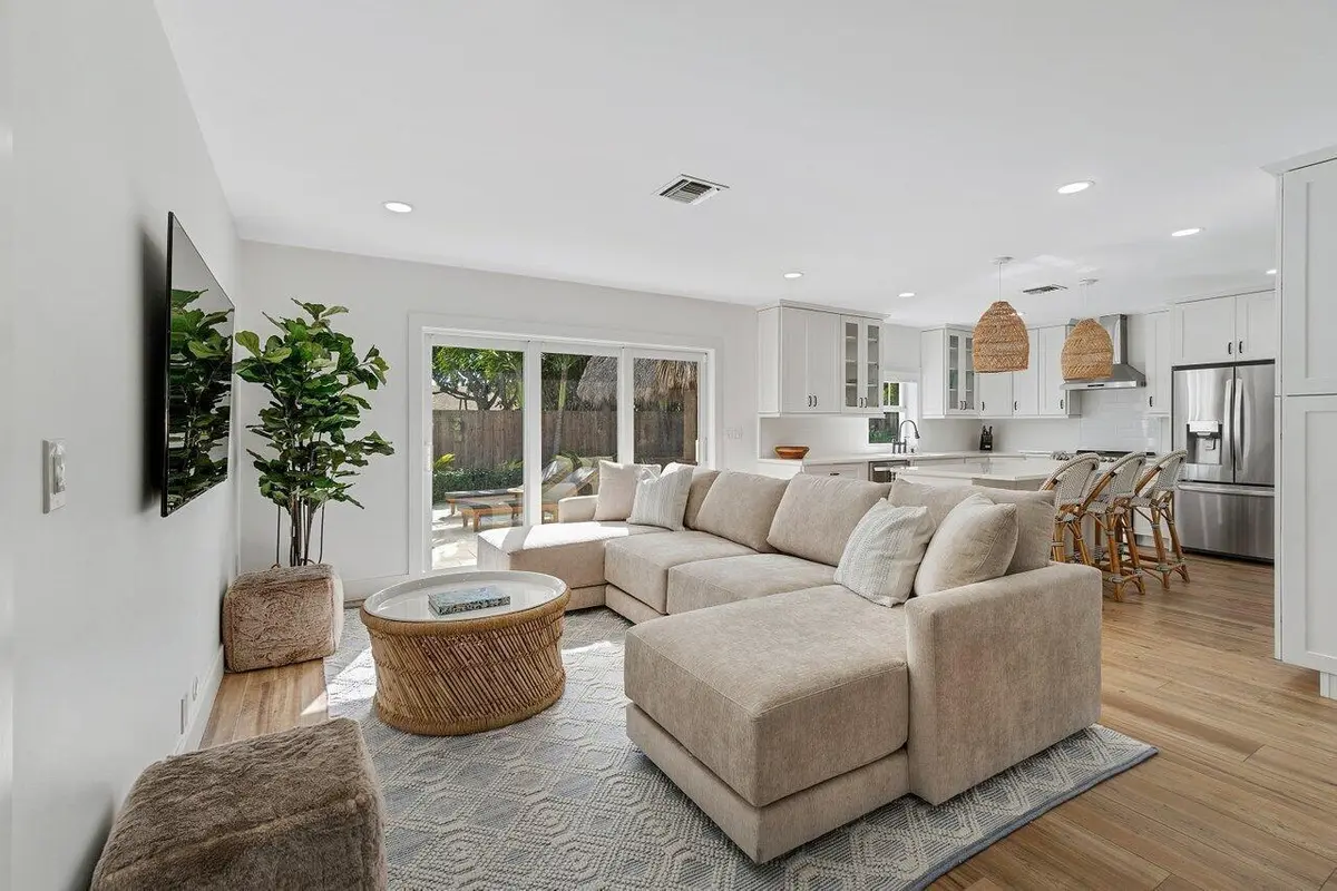 LOUNGE at 300 Lytle Street, West Palm Beach