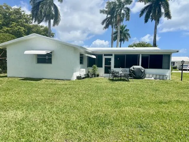 oversize backyard at 811 SW 18th Court, Boynton Beach