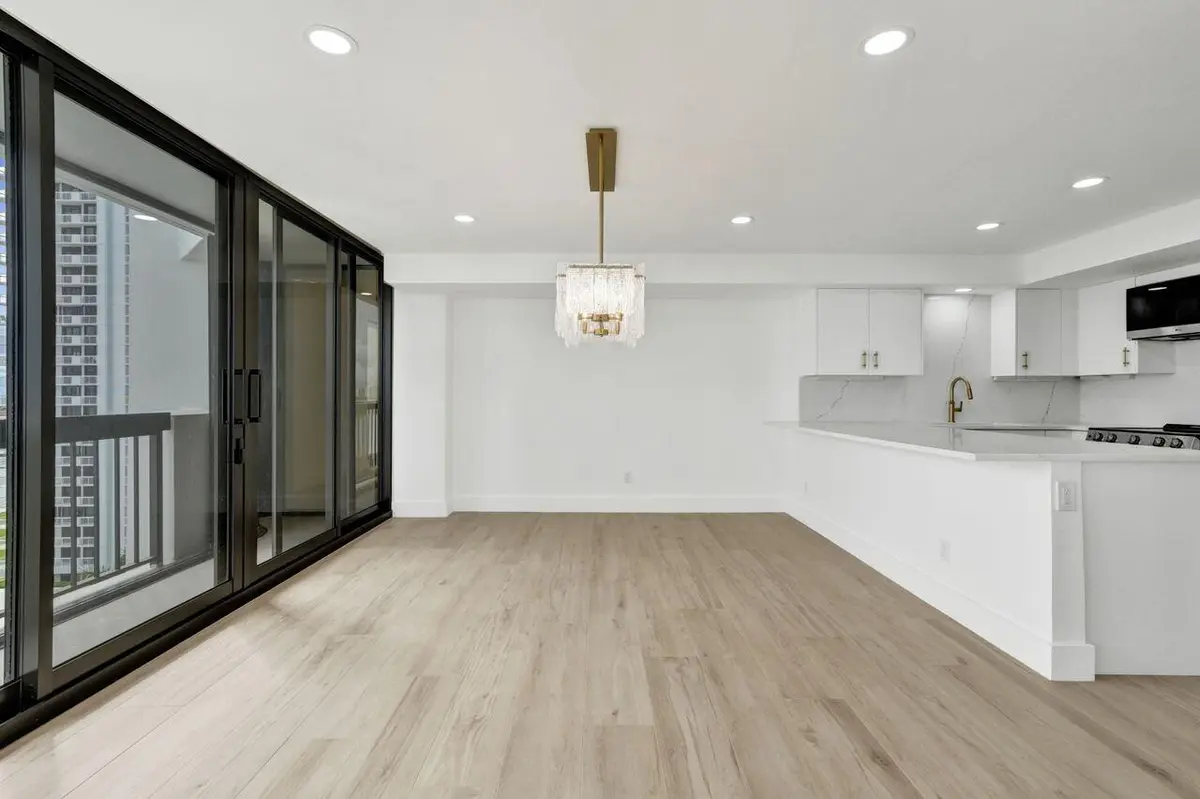 DR/ kitchen at 108 Lakeshore Drive 1041, North Palm Beach