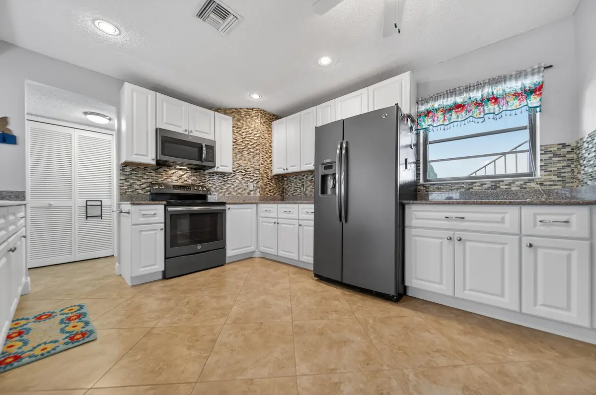 kitchen2.jpg-FULL at 4083 SE Centerboard Lane 3-a, Stuart