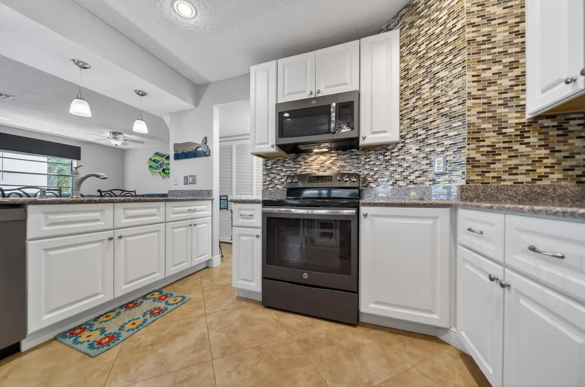 kitchen5.jpg-FULL at 4083 SE Centerboard Lane 3-a, Stuart