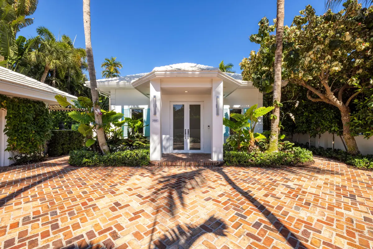 Front Entrance at 121 Seville Road, West Palm Beach