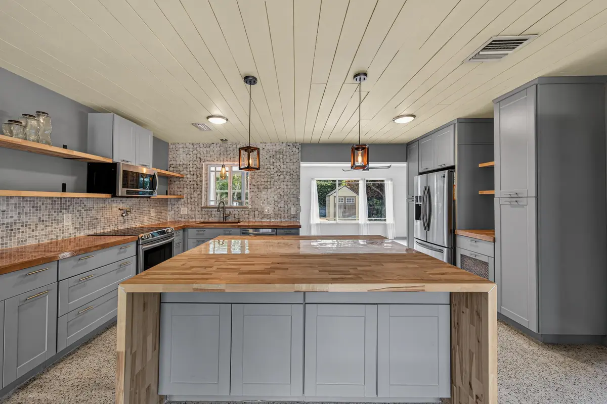 Aline818-12 at 818 NW 28th Court, Wilton Manors