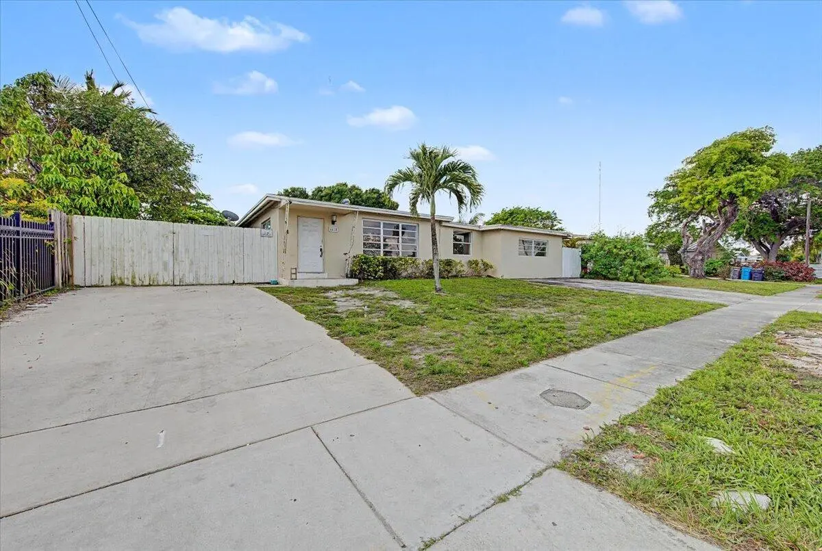 01-306A1718 at 4410 SW 30th Street, West Park
