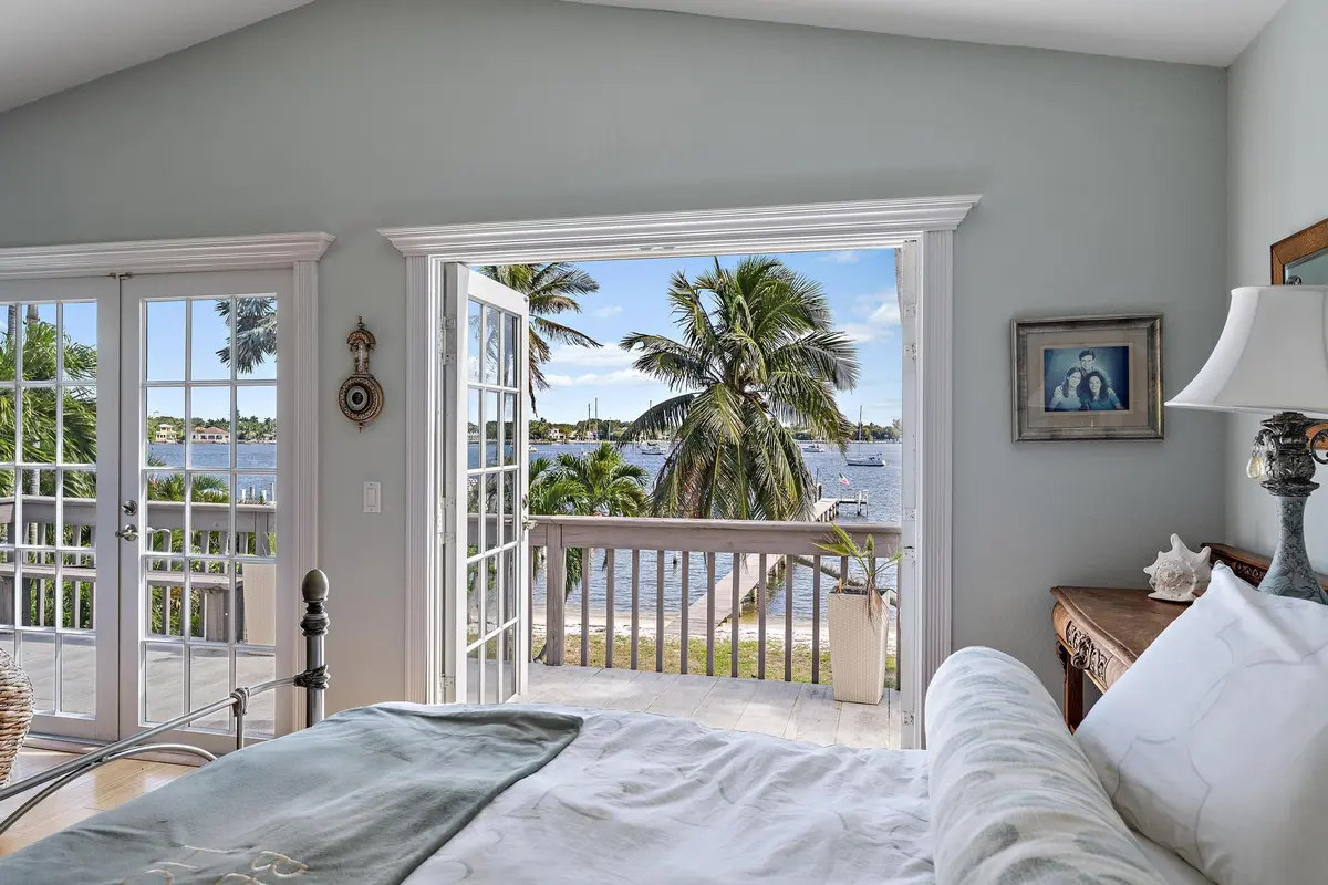 20250306113720027909000000-o at 122 S Lake Drive, Lantana