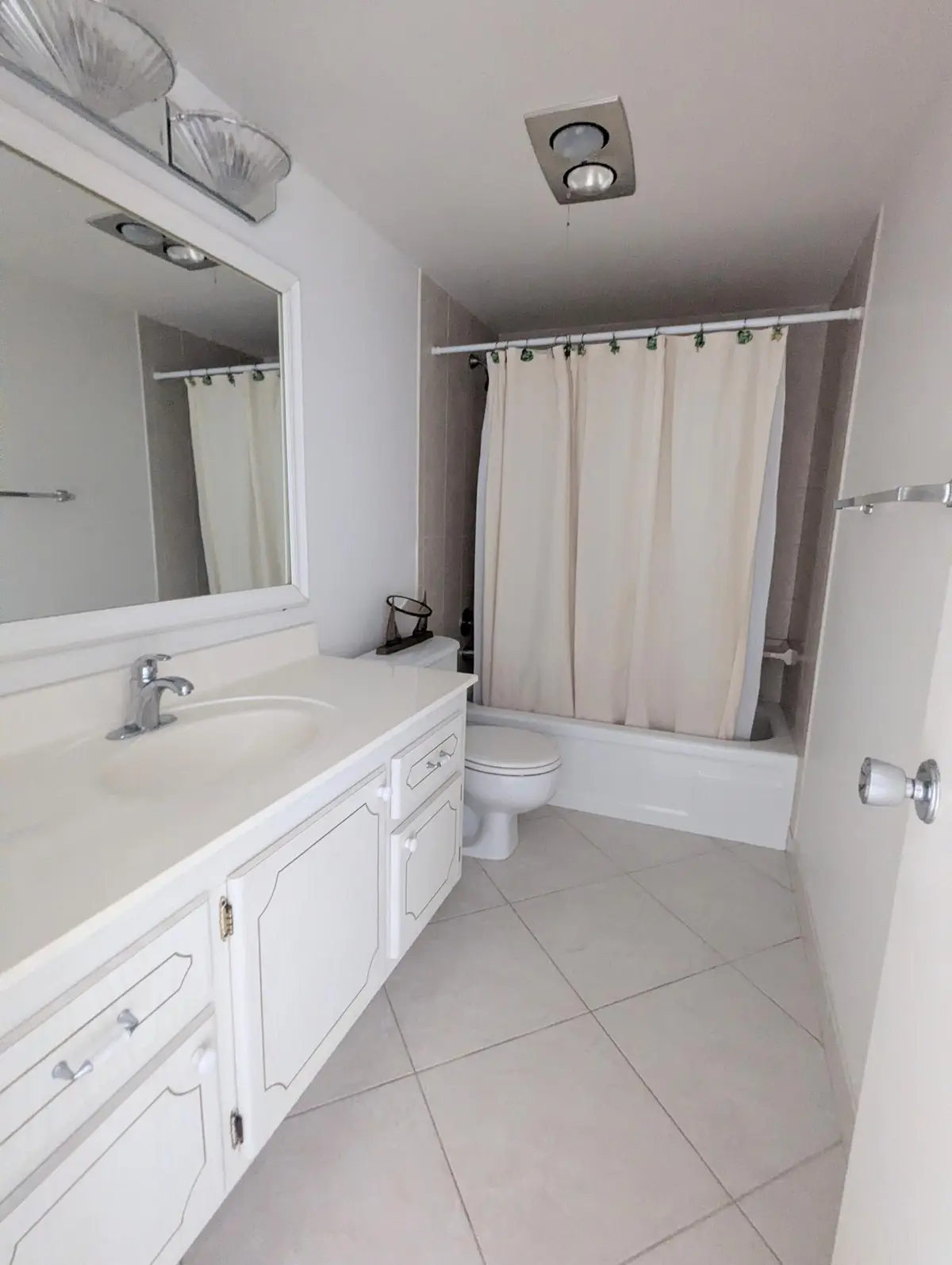 Full Bath 1 w Tub_Shower Combo at 222 Somerset L, West Palm Beach