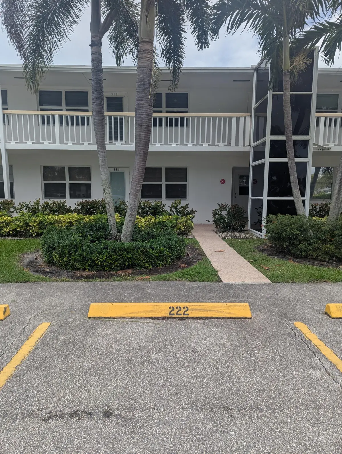 Park @ Front Walkway at 222 Somerset L, West Palm Beach