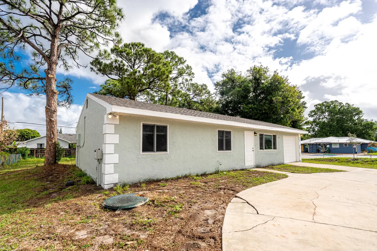 Side View at 651 SE Port St Lucie Boulevard, Port St. Lucie