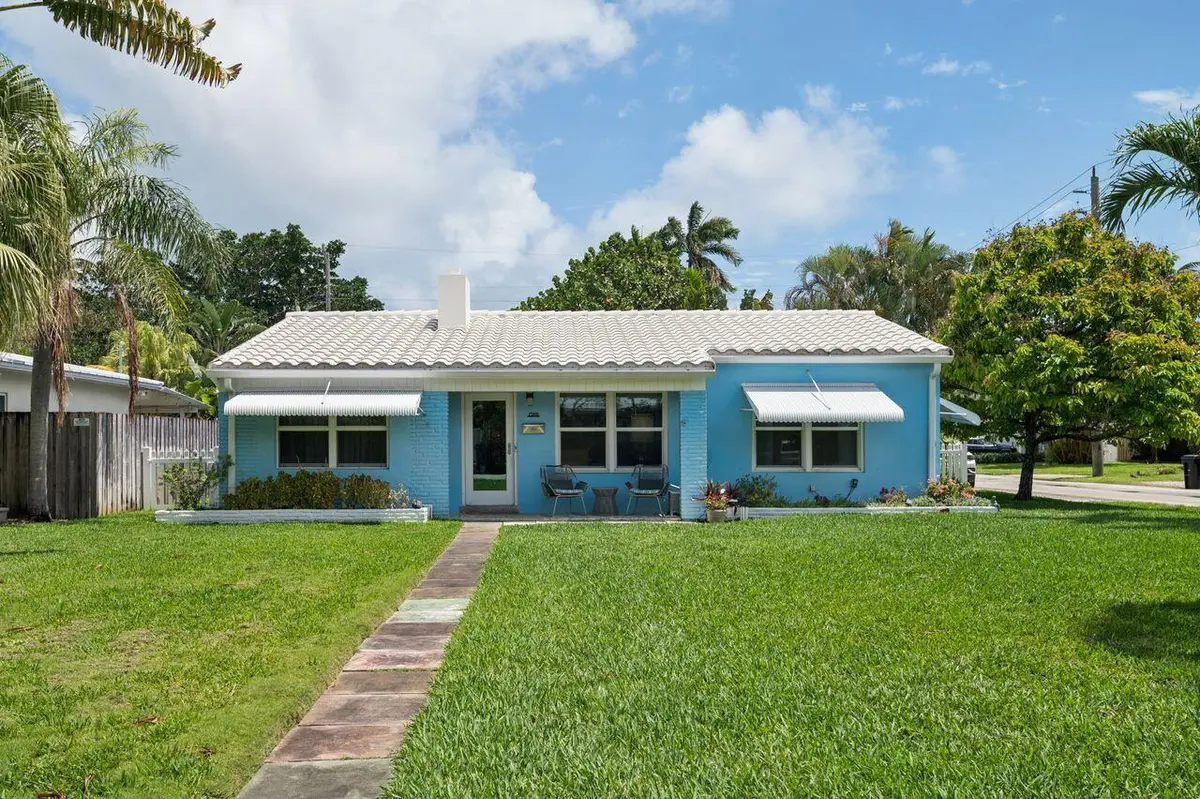 03-Front_Exterior_Close_-2 at 1500 NE 17th Avenue, Fort Lauderdale