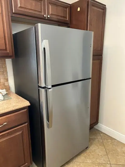 New Refrigertor at 239 Golden River Drive, West Palm Beach