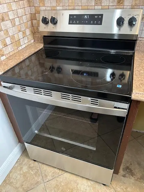 Energy Star stove at 239 Golden River Drive, West Palm Beach