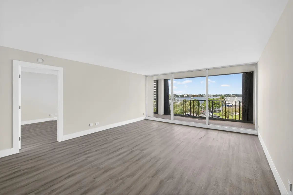 6-web-or-mls-5D1A1084 at 136 LAKESHORE Drive 511, North Palm Beach