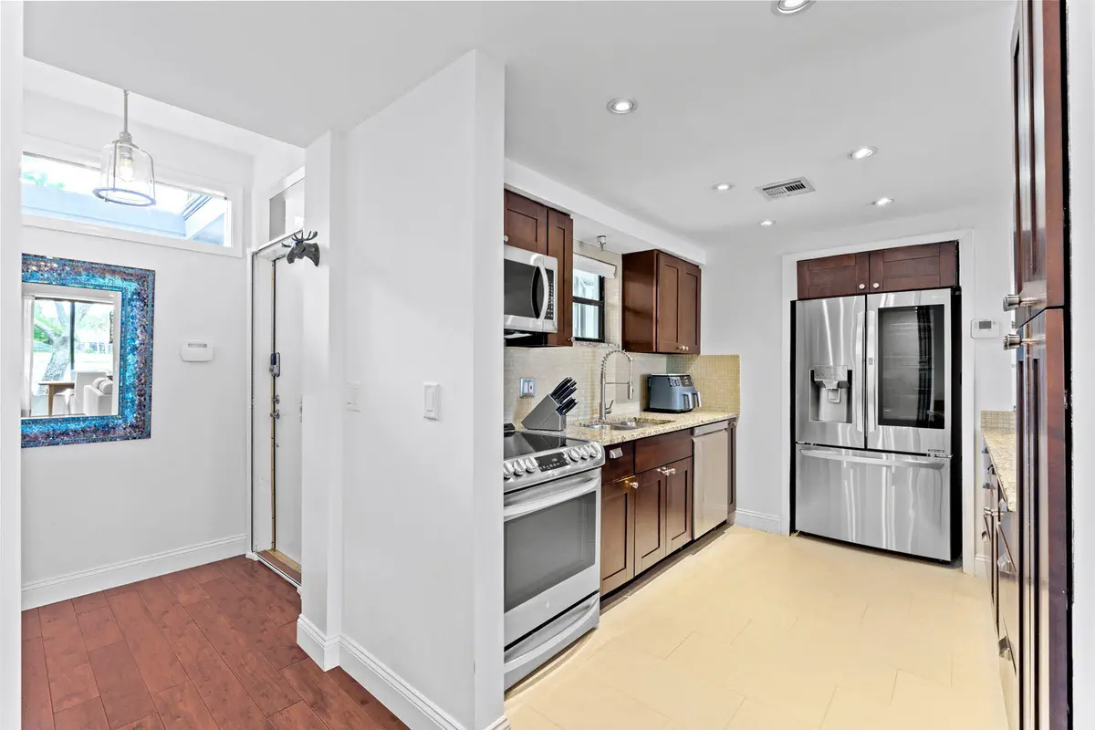 5-web-or-mls-A7401321 at 11830 Pebblewood Drive 101, Wellington