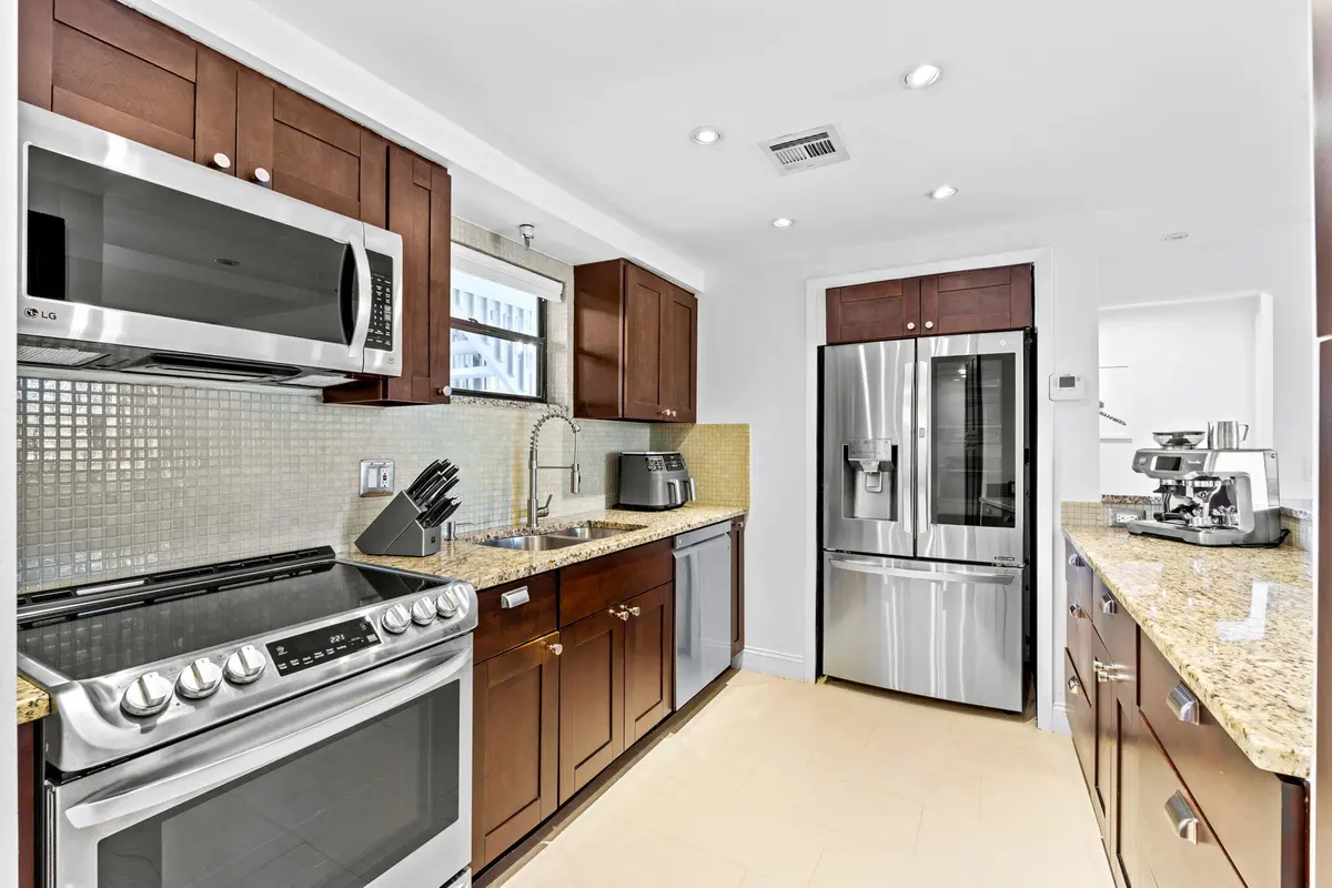 7-web-or-mls-A7401324 at 11830 Pebblewood Drive 101, Wellington