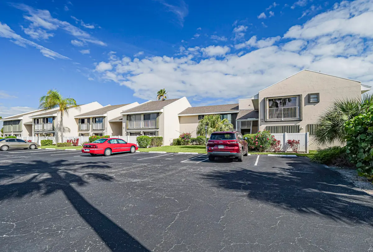 3206 S Lakeview Circle 1206, Hutchinson Island, FL – photo 6