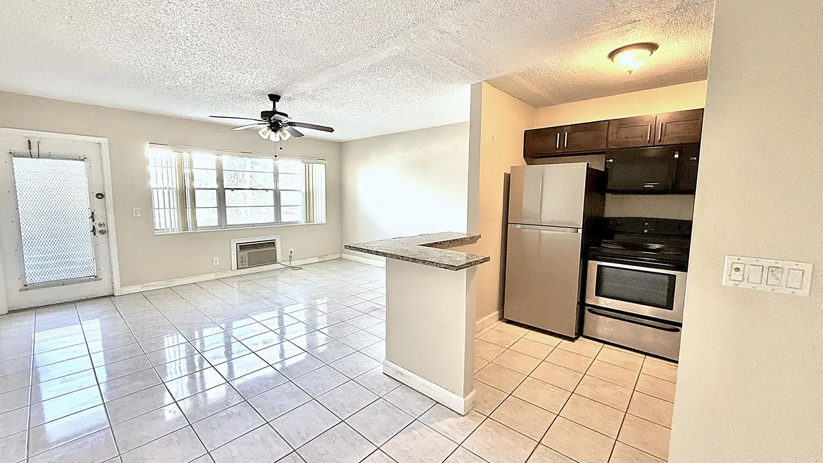 LR+Kit at 79 Lyndhurst D, Deerfield Beach
