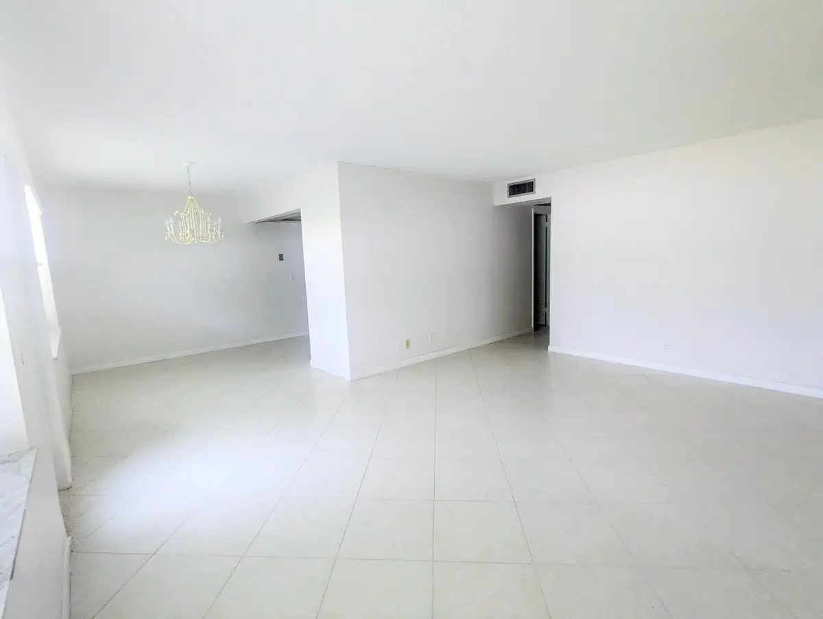 Livingroom at 222 Somerset L, West Palm Beach