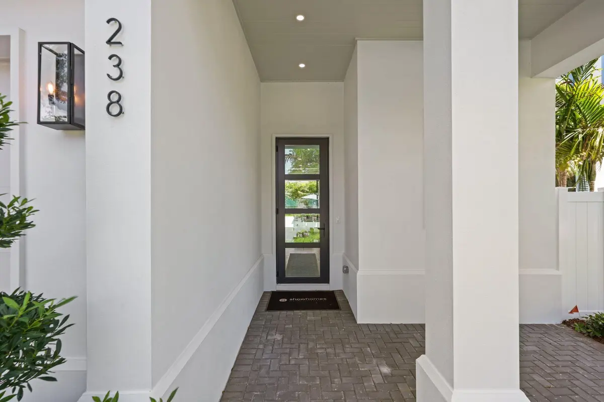 entry at 238 NE 12th Street, Delray Beach
