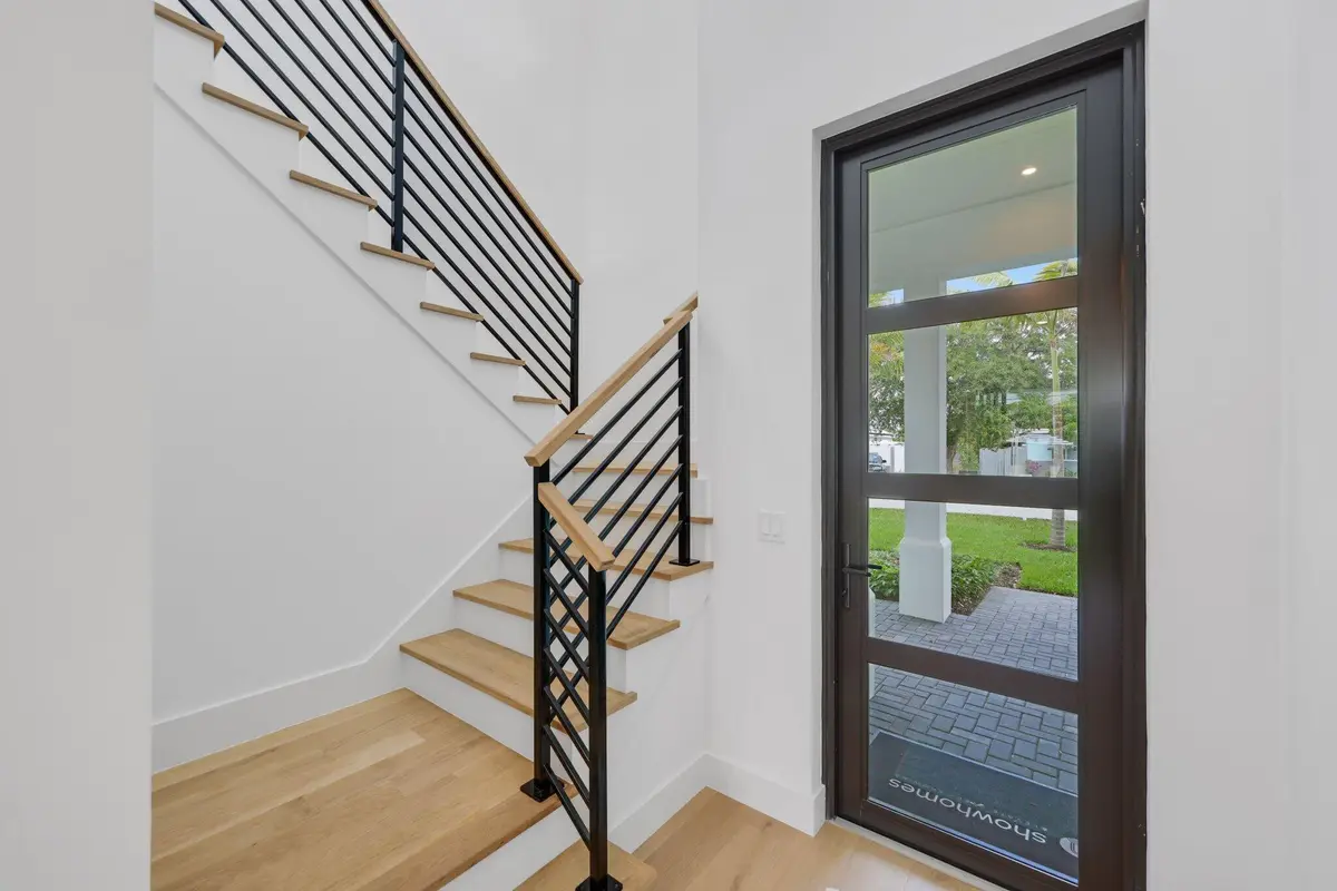 entry at 238 NE 12th Street, Delray Beach