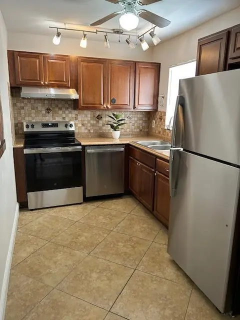 236 kit at 239 Golden River Drive, West Palm Beach