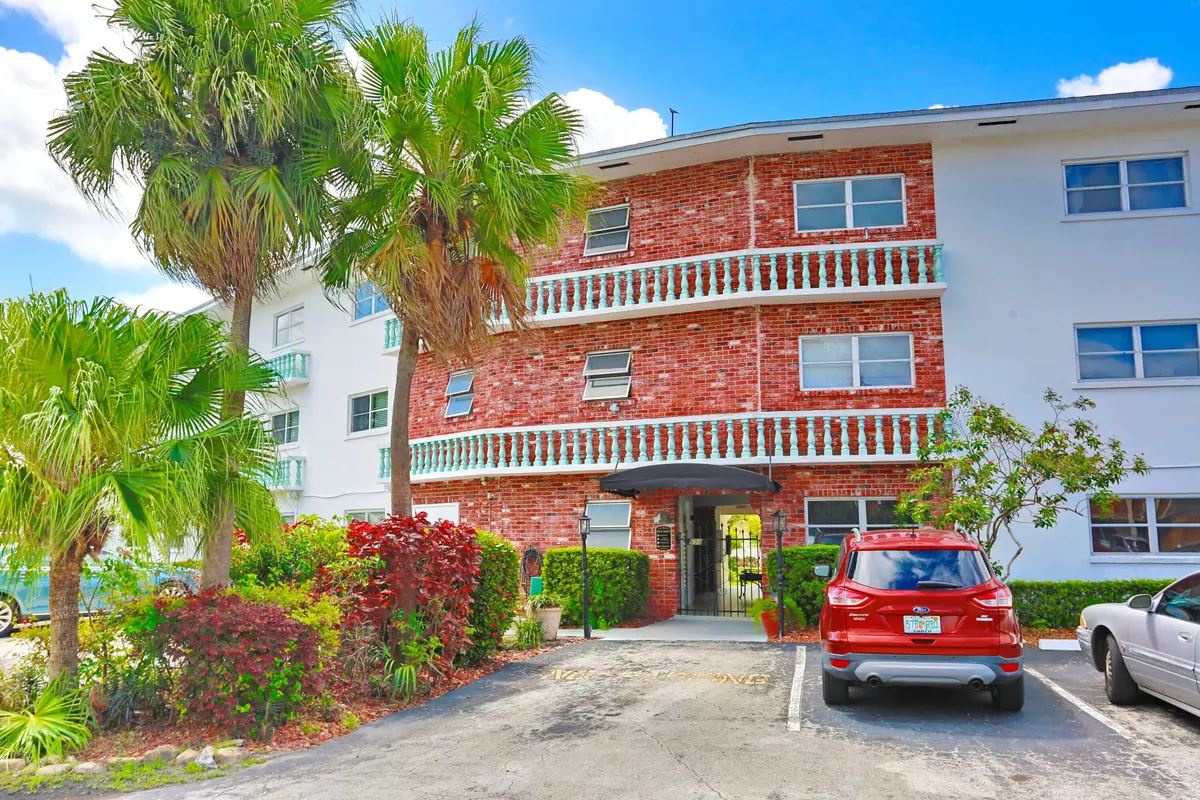 600 Pine Dr Apt 209 Pompano-print-003-01 at 600 Pine Drive 209, Pompano Beach