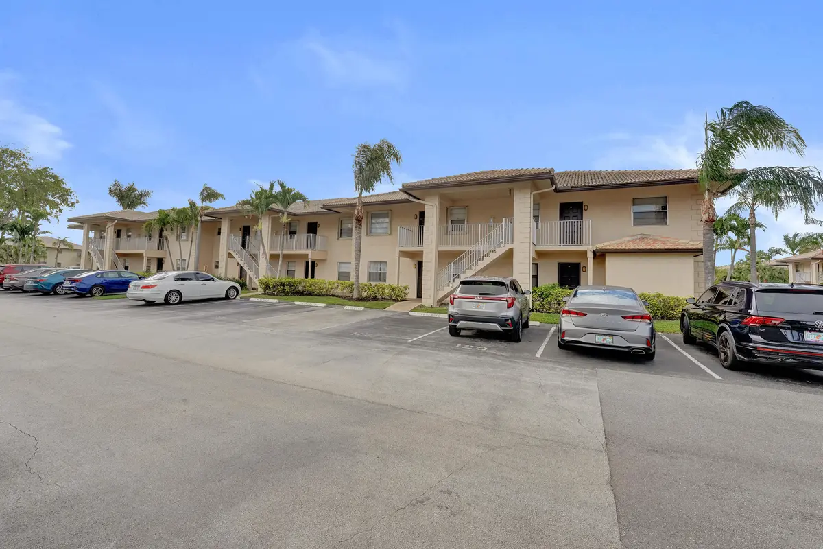 5531 Lakeside Drive 202, Margate, FL – photo 2