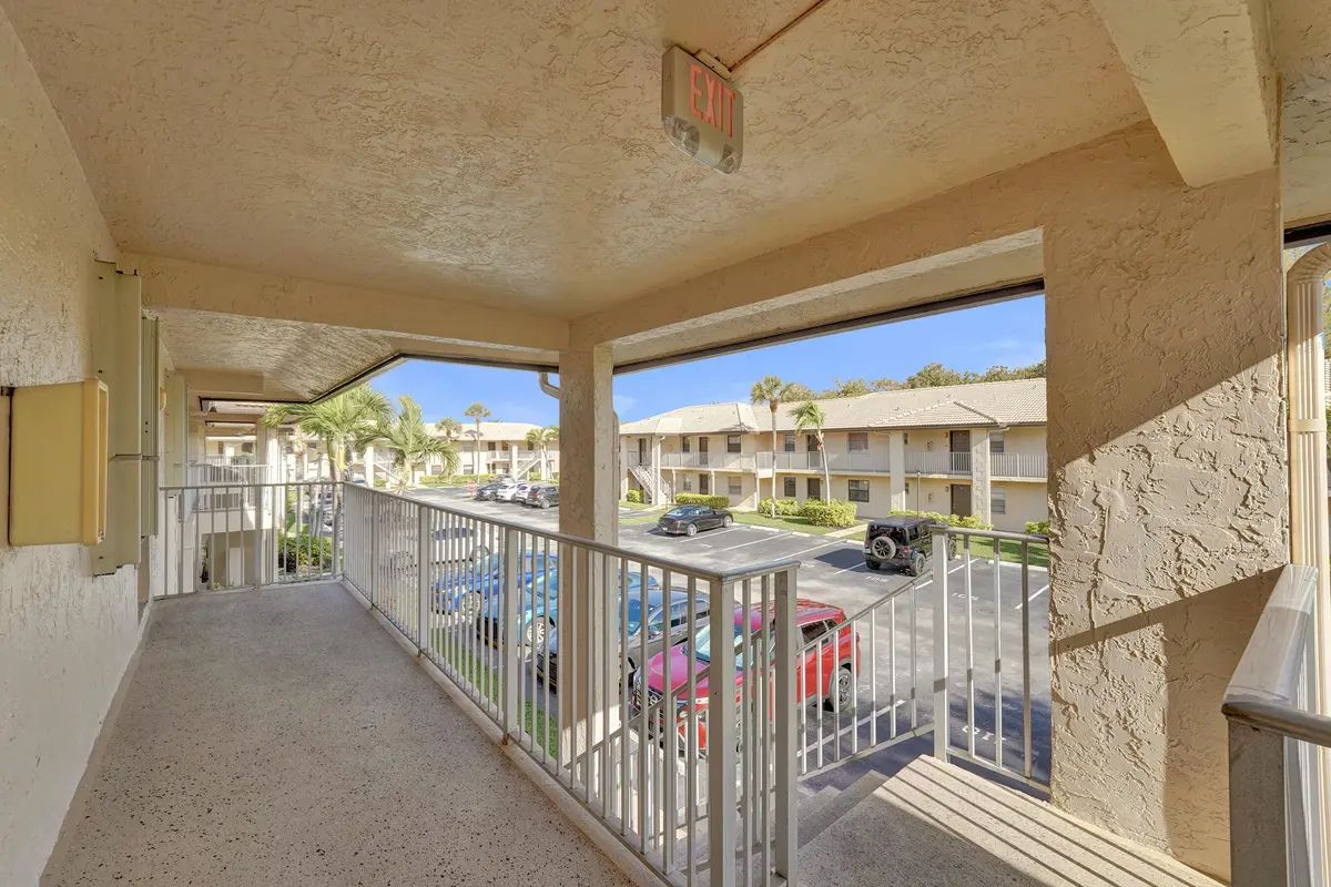 5531 Lakeside Drive 202, Margate, FL – photo 6