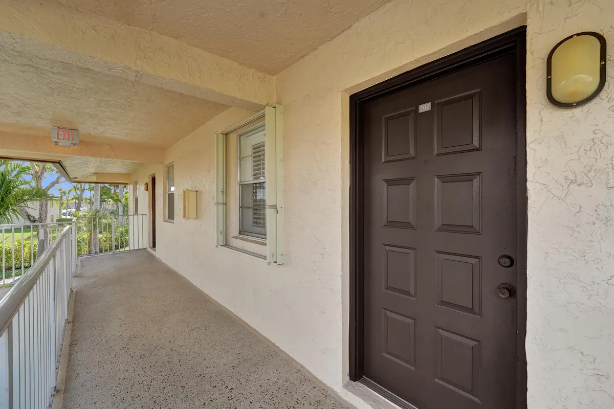 5531 Lakeside Drive 202, Margate, FL – photo 8