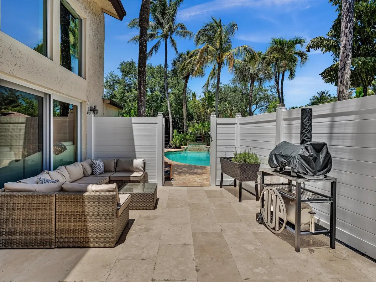 patio at 3432 NE 16th Avenue, Oakland Park