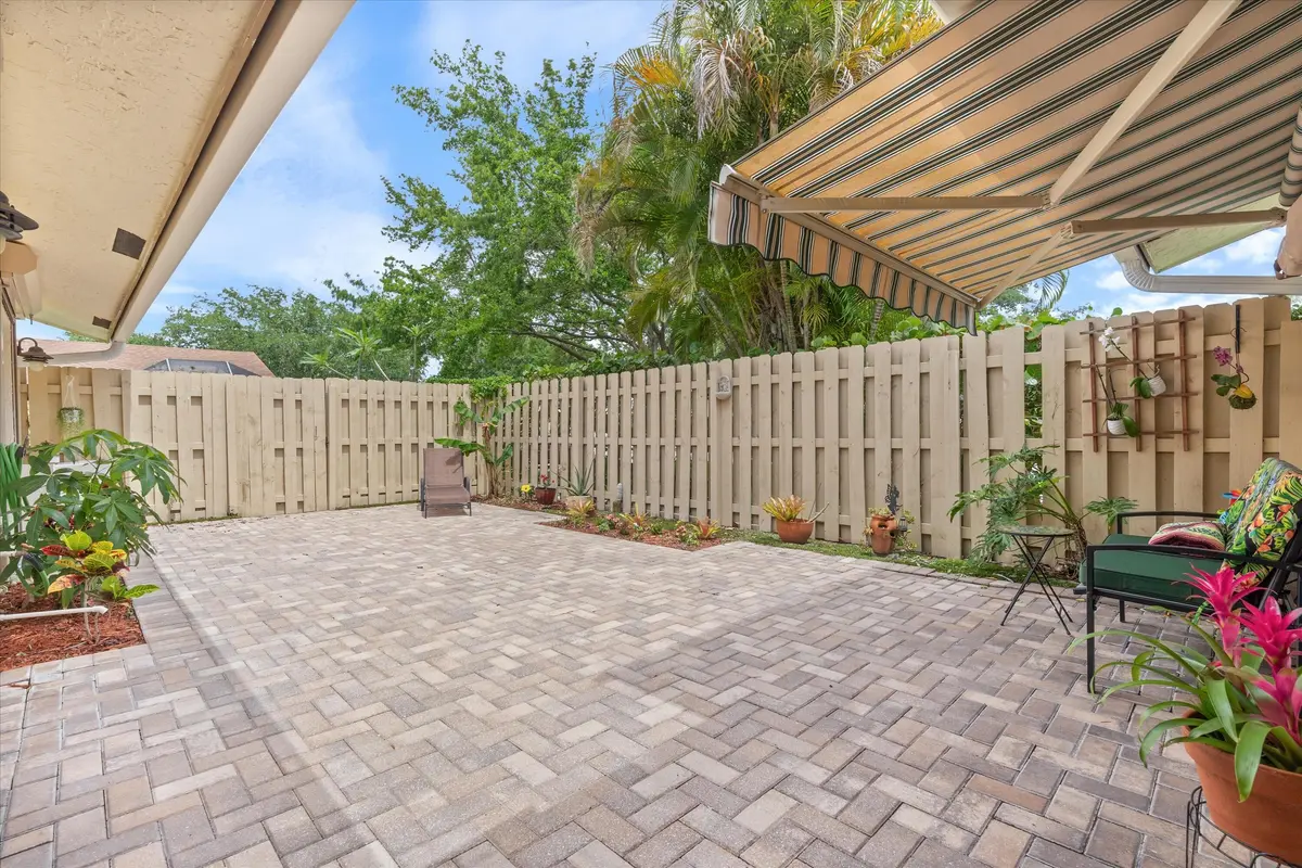 Courtyard Entry at 952 NW 29th Avenue C, Delray Beach