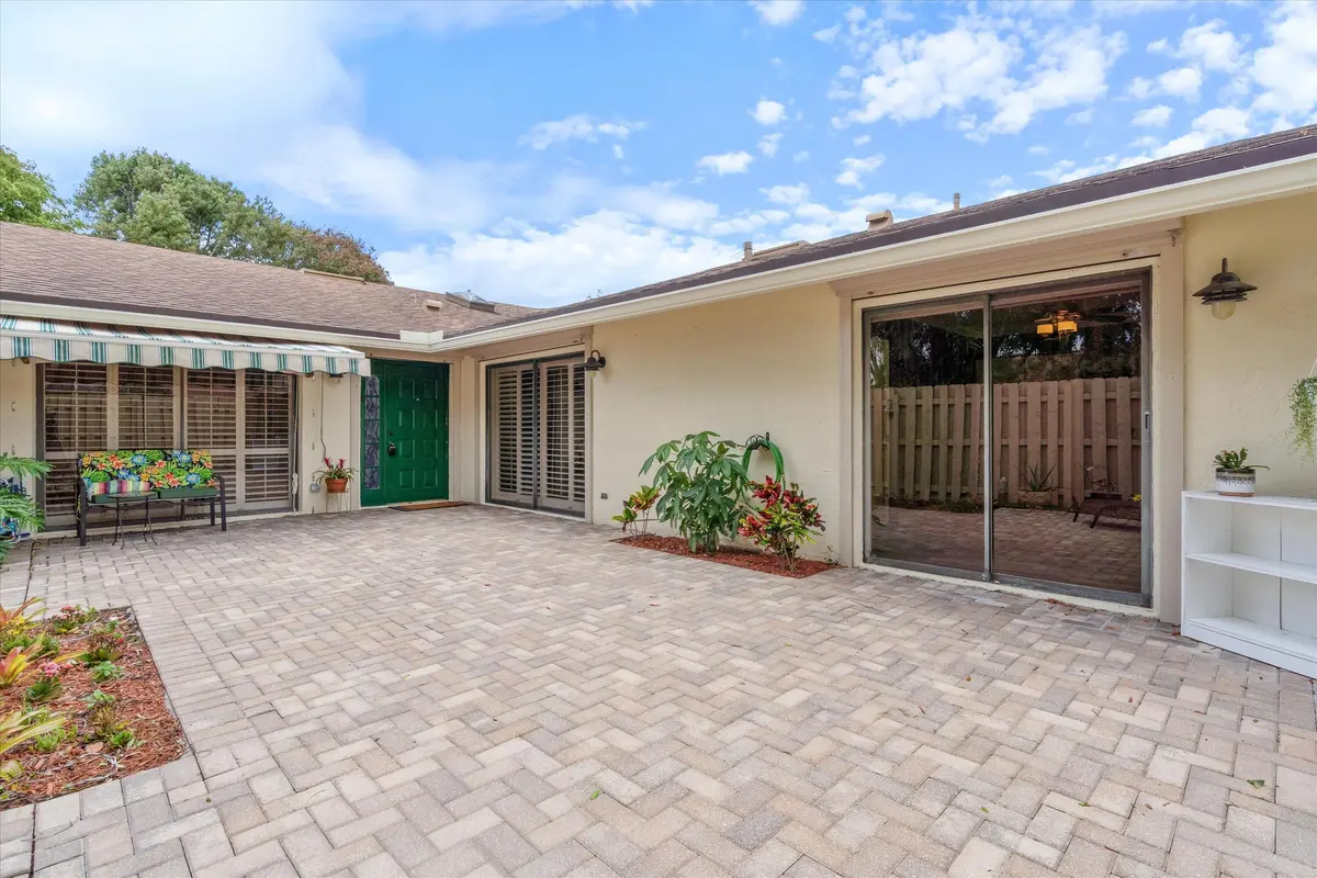 Courtyard Entry at 952 NW 29th Avenue C, Delray Beach