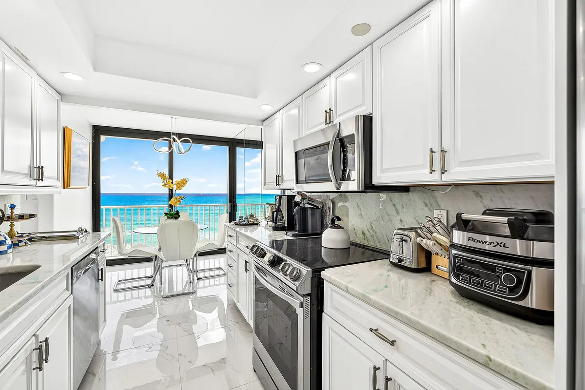 008-3360SouthOceanBoulevard-6C-PalmBeach at 3360 S Ocean Boulevard, Palm Beach